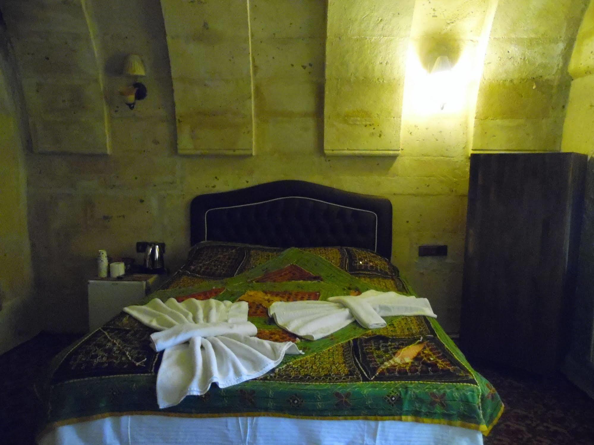 Castle Cave Hotel Гьореме Екстериор снимка